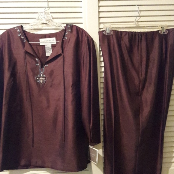 Polyester 2 piece set - Picture 1 of 5